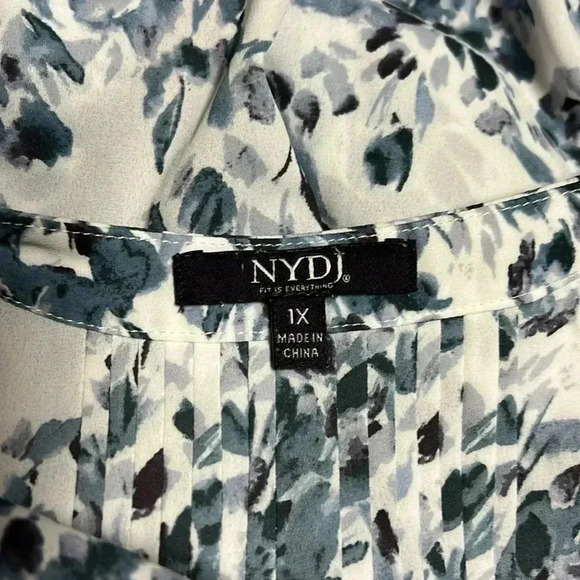 NYDJ Button Down Blouse Size 1X - Picture 6 of 9